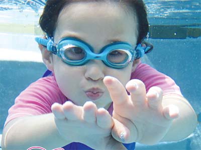 Bơi lội giúp trẻ vui khỏe